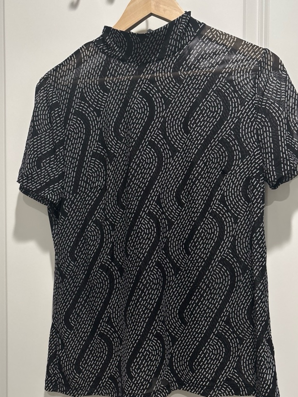 CAbi Black Short-Sleeve Top with White Chain-Link Print